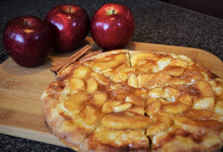 Cottage Inn Apple Pie-zza